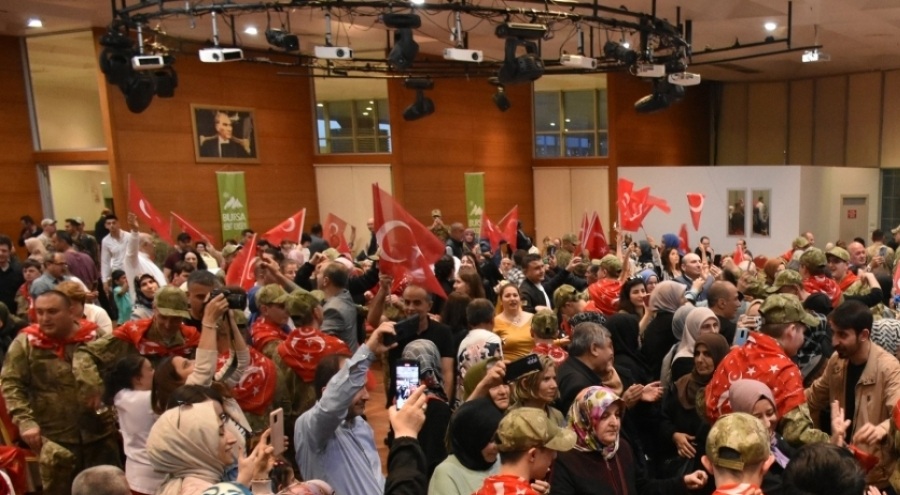 Bursa Kent Konseyi Engelliler Meclisi'nde asker eğlencesi