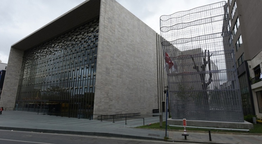 Taksim Meydanı'nda 'İsimsiz Heykel' tartışmalara neden oldu