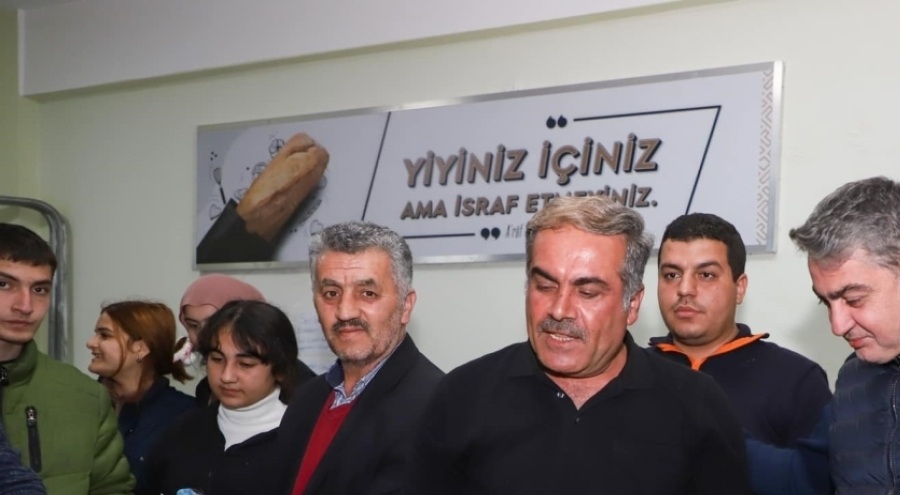 Gençleşen Türküler Proje Topluluğu Bursa'ya gelen depremzedeleri ziyaret etti