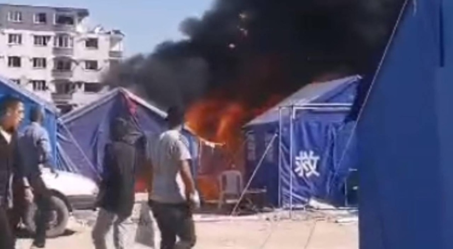 Hatay'da çadır kentte yangın çıktı