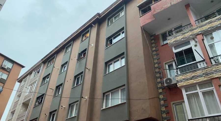 İstanbul'da 5 katlı binanın bodrum katı yandı: 3 yaralı