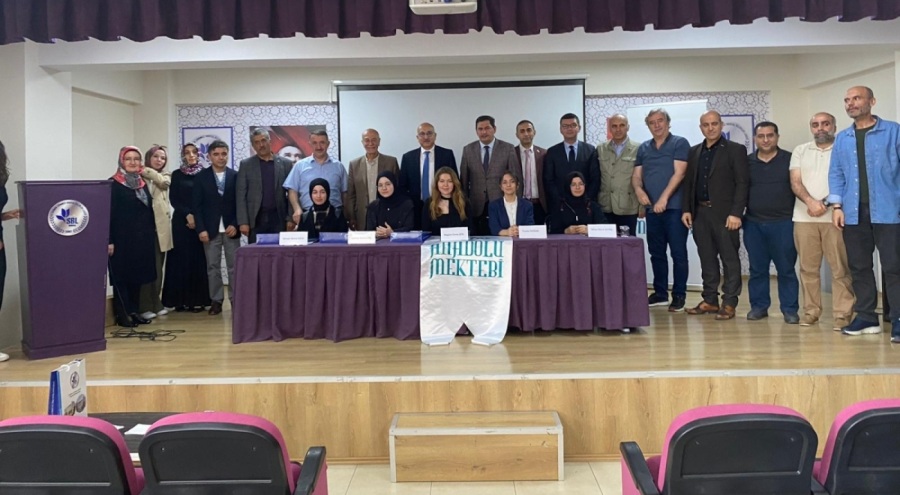 Bursa'da 'Anadolu Mektebi Bozkırın Bilgesi Cengiz Aytmatov' paneli