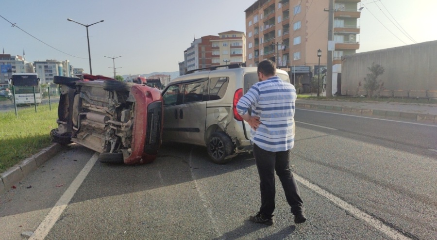 Bursa'da yol verme tartışması kazaya sebep oldu: 3 yaralı