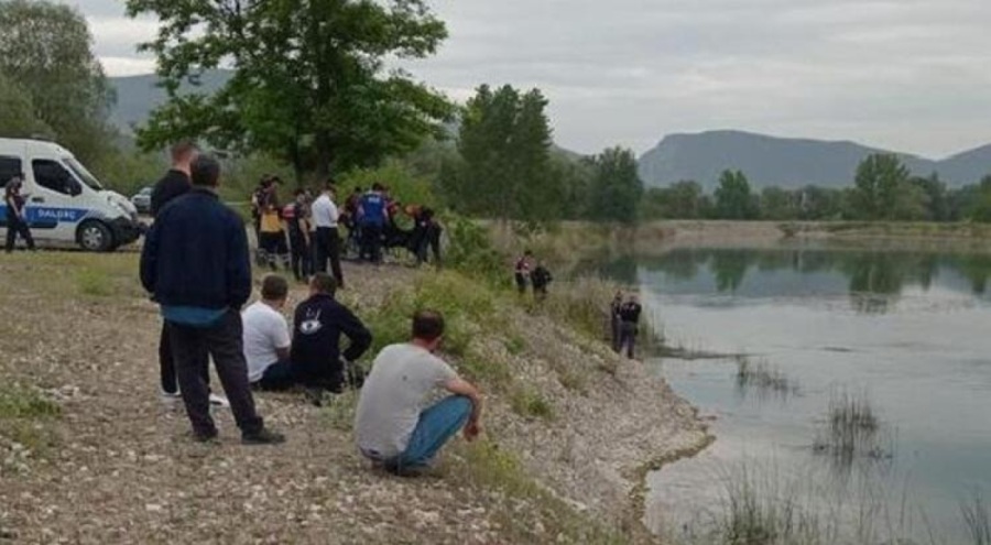 Bilecik'te otomobil göle uçtu: 3 kişi hayatını kaybetti, 2 yaralı