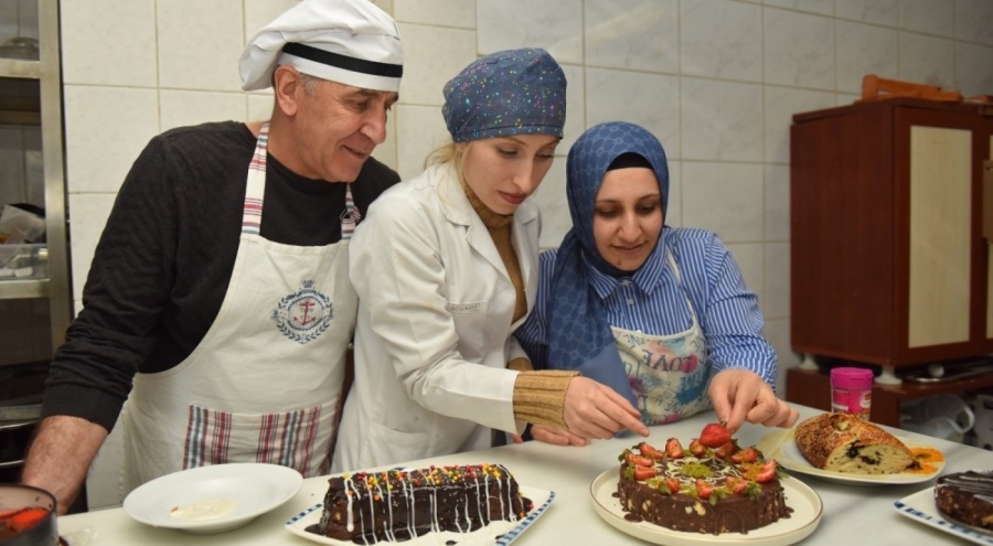 Bursa YILMEK Pastacılık kursuyla nitelikli çalışan yetiştiriliyor