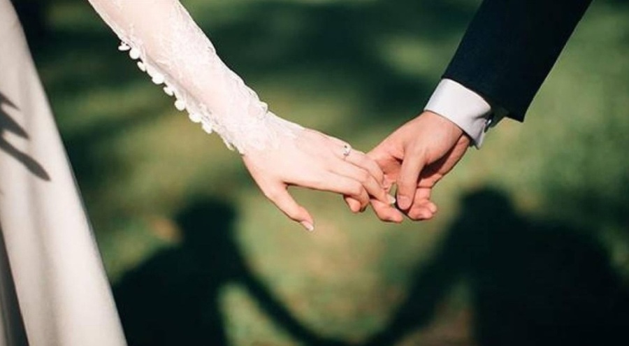 İran'da "eş bulma merkezleri" açıldı