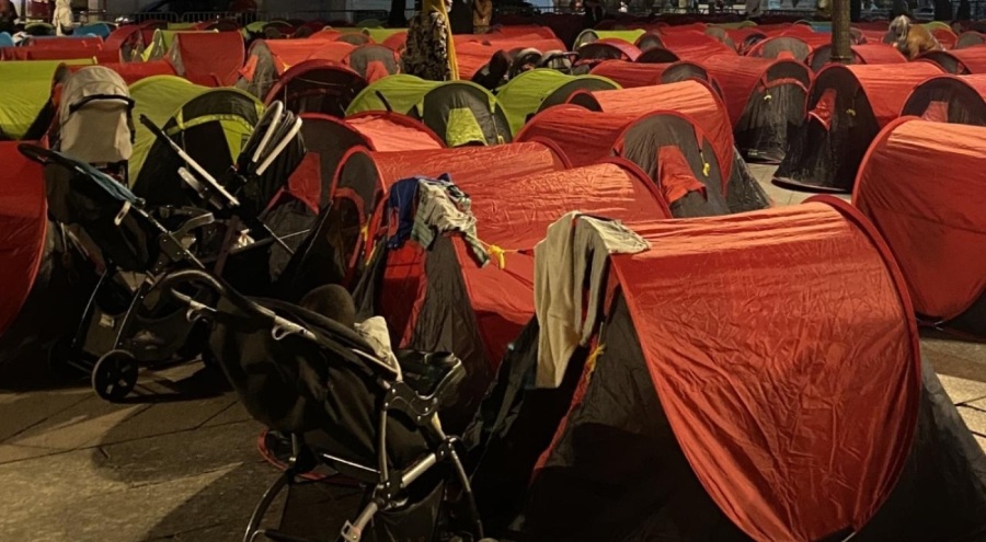 Paris'te aşırı sağcı grup refakatsiz çocuk göçmenlere tehdit