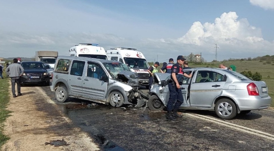 Cenaze yolunda feci kaza: 2 kişi yaşamını yitirdi