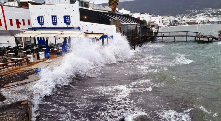 Muğla Bodrum ve Antalya Kumluca arasında fırtına uyarısı