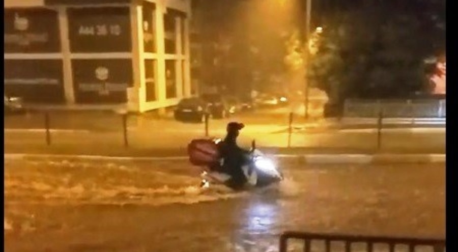 Balıkesir'i sağanak yağış vurdu