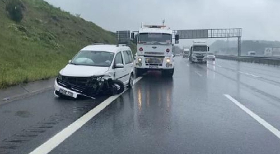 Çekmeköy'de 7 aracın karıştığı zincirleme trafik kazası!
