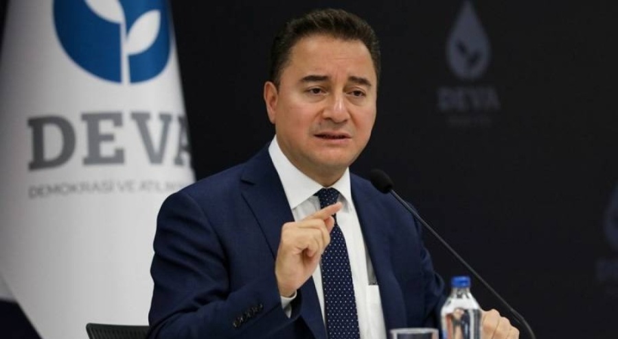 Ali Babacan'dan gençlere: Sizden ricam aile büyüklerinizle konuşun!