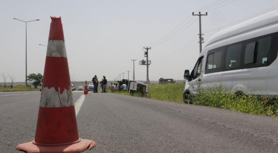 Diyarbakır'da yolcu minibüsü şarampole yuvarlandı: 7 yaralı