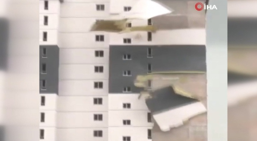 Ankara'da bu sefer de binanın dış kaplamaları uçtu!