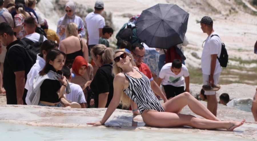Pamukkale'ye ziyaretçi akını