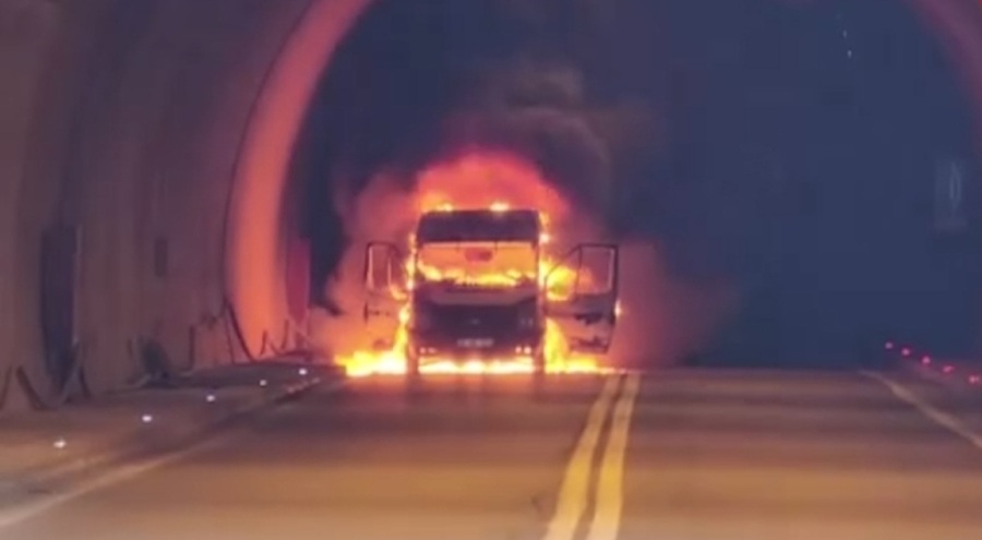 Tünel içinde araç alev alev yandı!