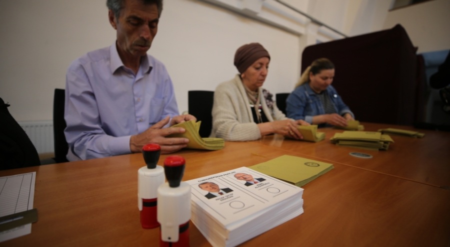 Türkiye ilk kez ikinci tura gidiyor: Yurt dışında oy verme işlemi başladı