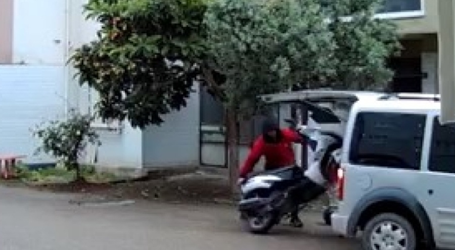 Bursa Küçükkumla'da motosikleti 1 dakikada çaldılar