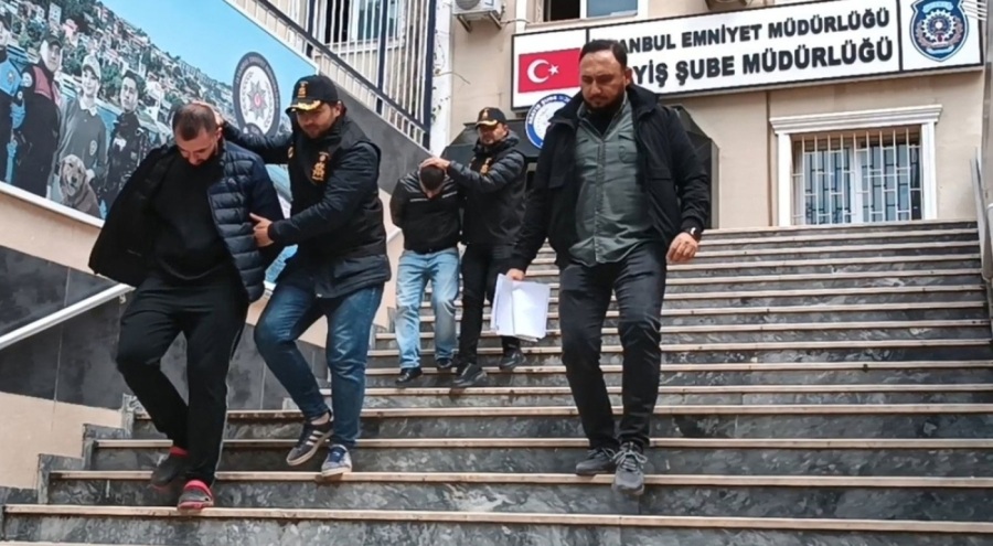 Kendilerini polis olarak tanıtıp 200 bin lira çaldılar