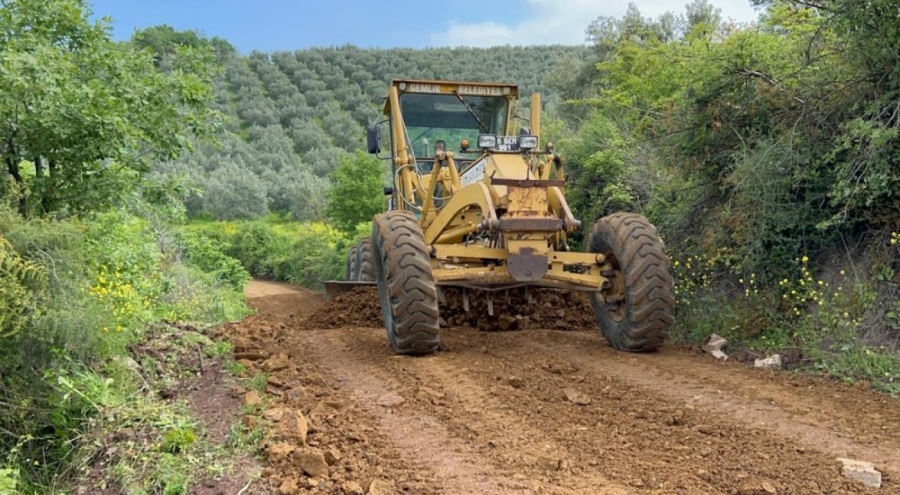 Bursa Gemlik'te çiftçilere arazi yolu desteği