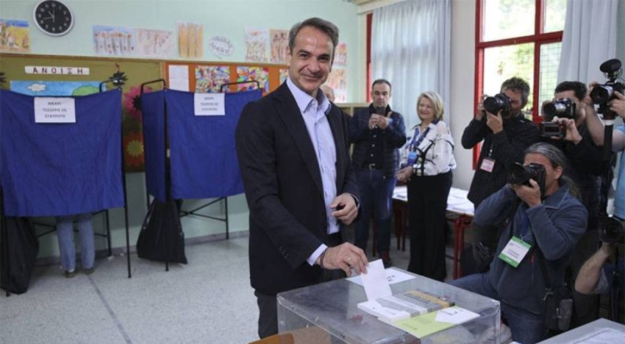 Yunanistan'da Miçotakis önde gidiyor