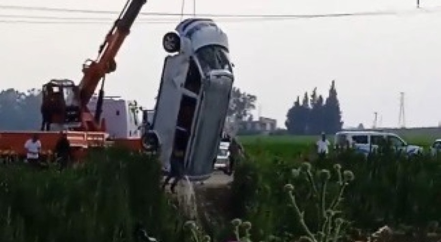 Adana'da minibüs sulama kanalına uçtu: Ölü ve yaralılar var