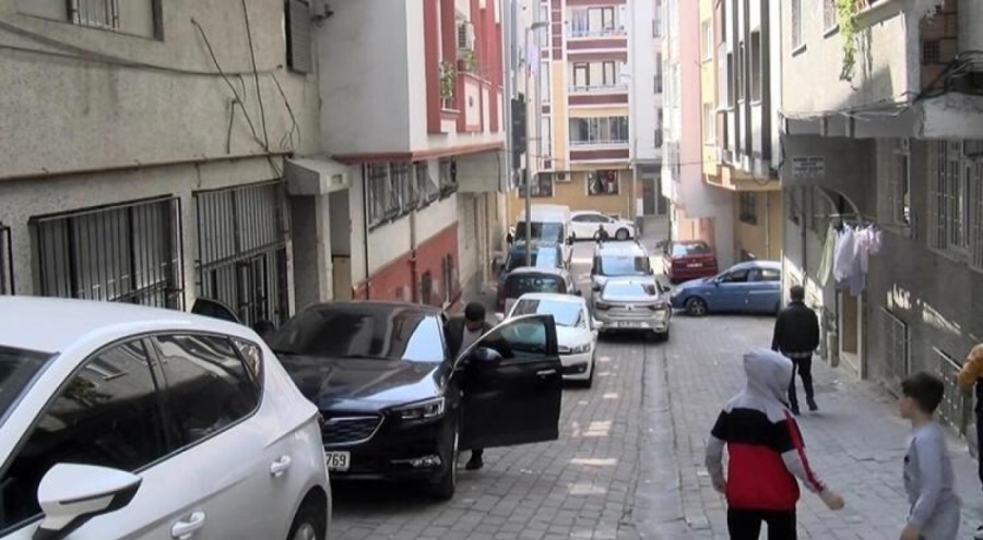 İstanbul'da küçük çocuk 4. kattan otomobilin üzerine düştü