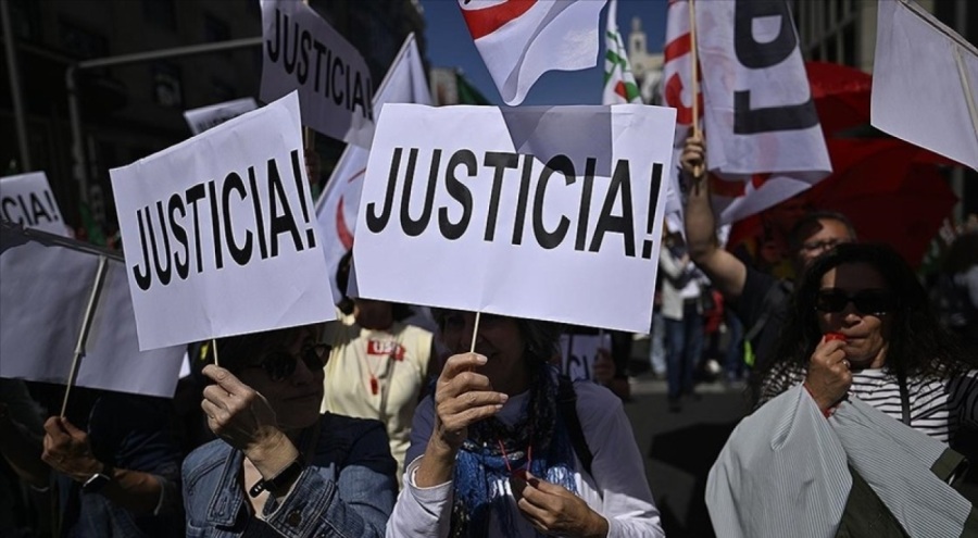 İspanya'da memurlar süresiz greve başladı