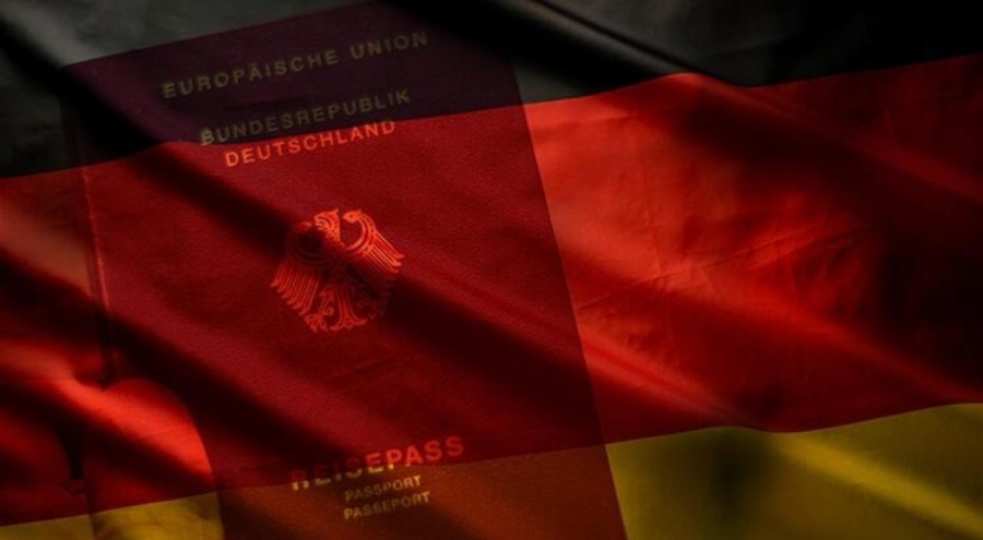 Almanya'daki Türklere çifte vatandaşlık yolu açıldı