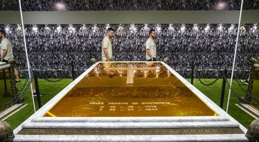 Pele'nin mozolesi halkın ziyaretine açıldı