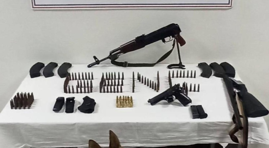 Bingöl'de bir araçta silah ve mühimmat bulundu