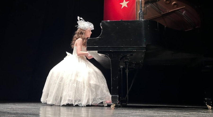 Bursa'da Müzik Eğitim Çalışmaları'na katılan öğrenciler konser verdi