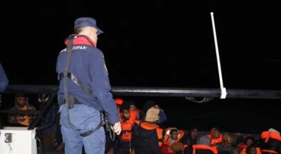 Ayvacık'da açıklarında 45 düzensiz göçmen yakalandı