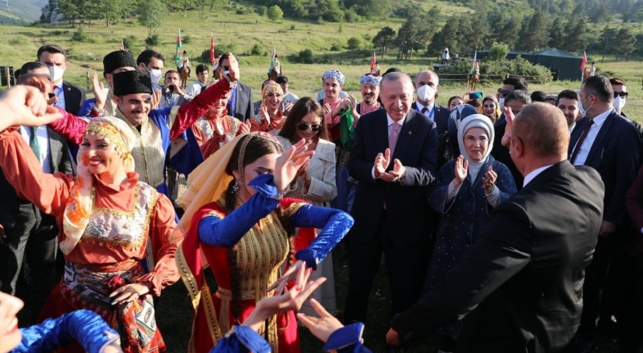 Erdoğan: Hiçbir kardeşimizi boynu bükük bırakmadık