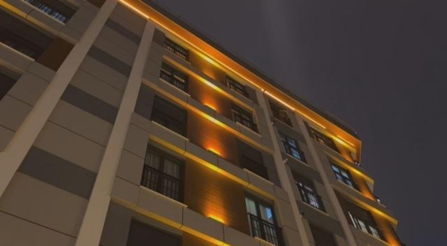 İstanbul'da kavgayı izlerken aşağı düştü