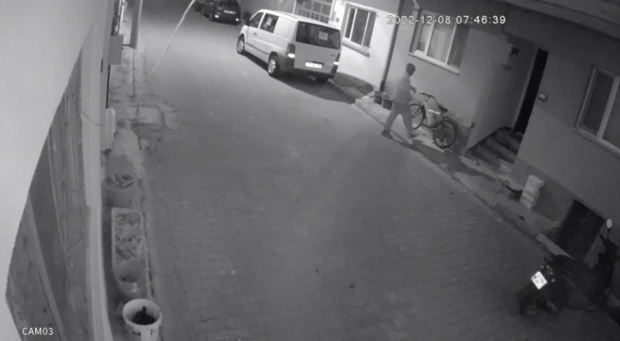 Bursa'da bisiklet hırsızlığı kamerada