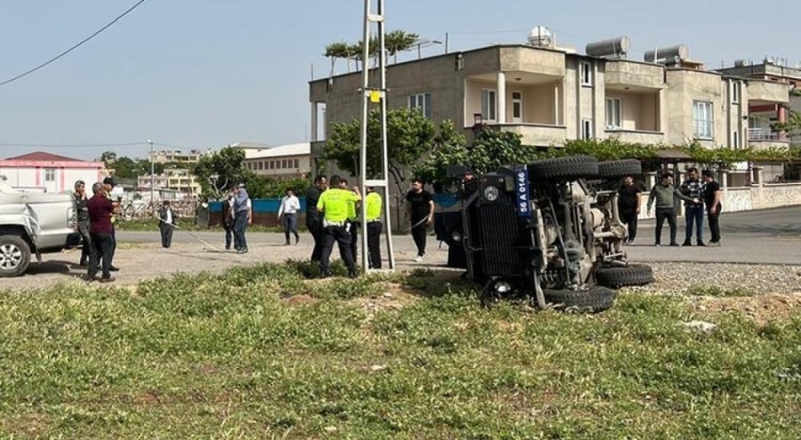 Zırhlı polis aracı ile kamyonet çarpıştı: 5'i polis, 6 yaralı