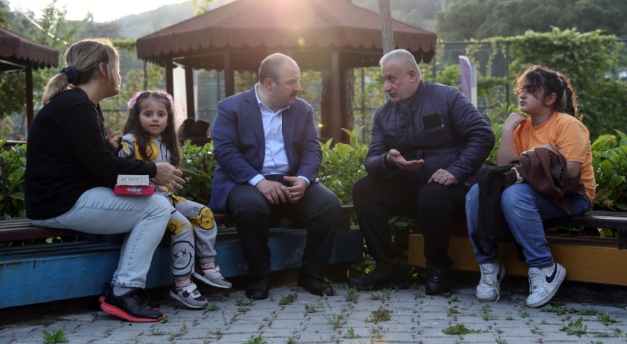 Bakan Varank, Bursa'da depremzedelerle buluştu