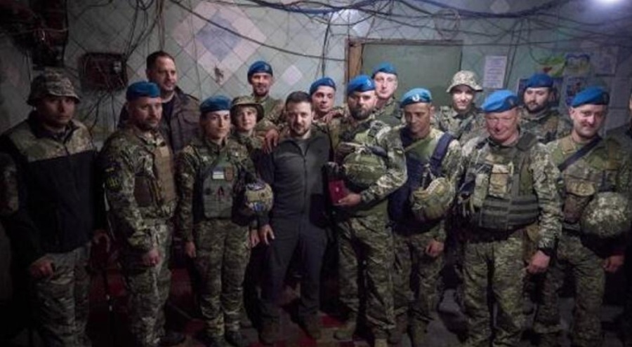 Zelenski, Vuhledar'da Ukrayna askerlerini ziyaret etti