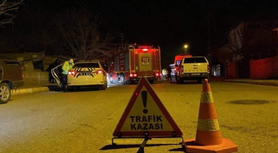 Otomobille motosikletin çarpıştığı kazada 15 yaşındaki sürücü hayatını kaybetti