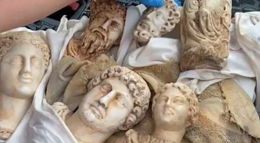 Tarihi eserleri satmak isterken yakalandılar