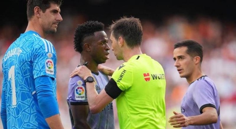 Irkçı saldırıya uğrayan Vinicius'un kırmızı kartı iptal edildi