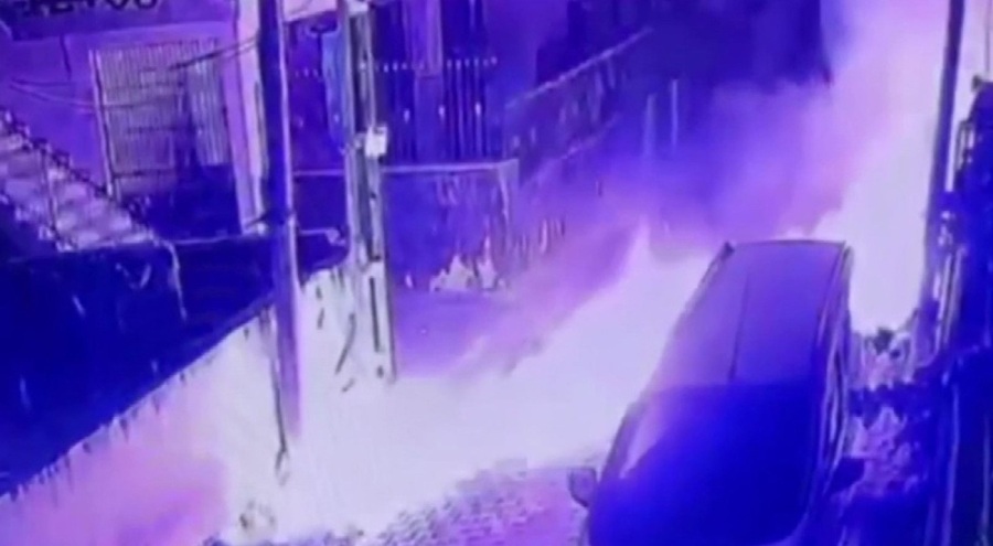 Alacağını alamayan şüpheli, evin önüne el yapımı bomba attı