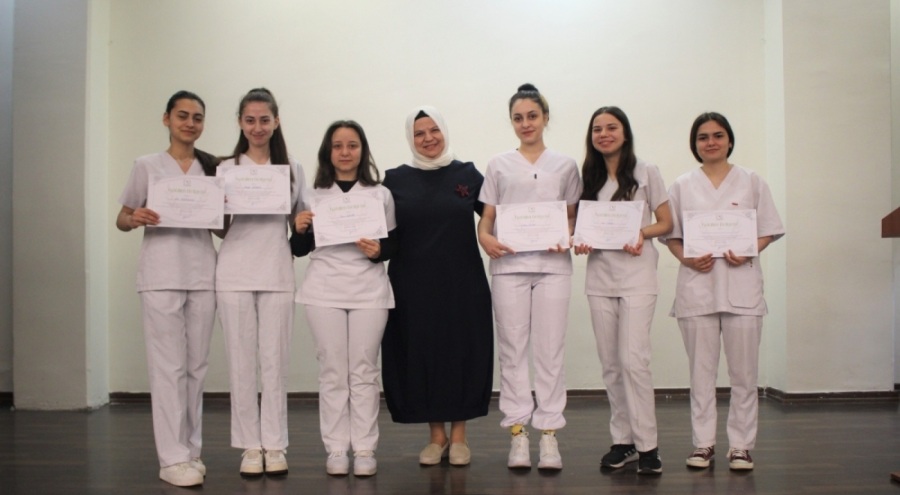 Bursa Faik Çelik MTAL'de medikal estetik eğitimi