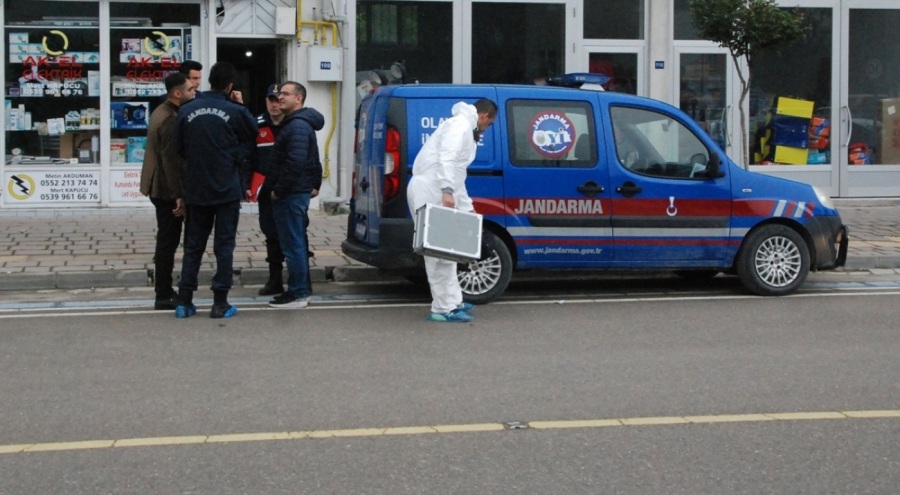 Bartın'da oğlu işteyken gelinin evine gelen esnafı bıçaklayarak öldürdü