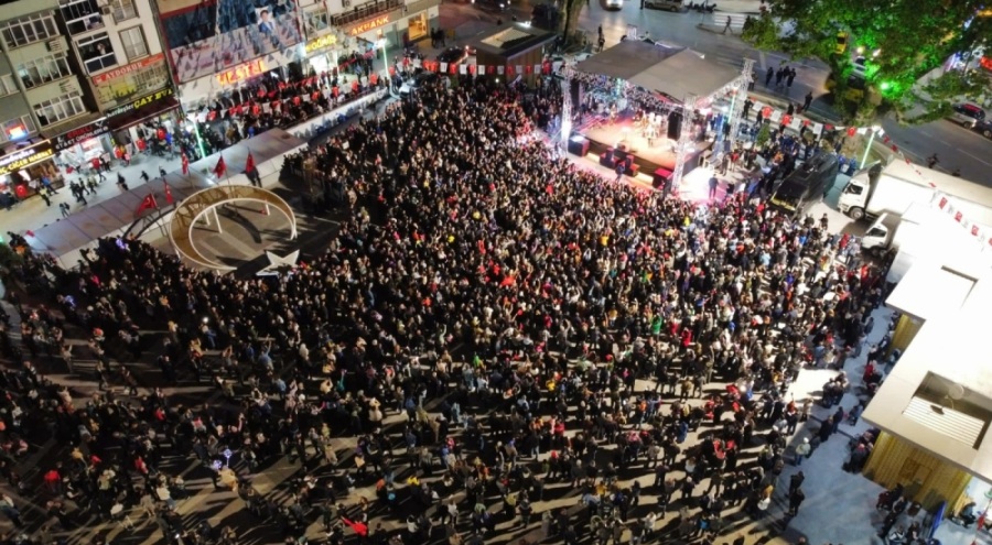 Bursa'da Uğur Işılak'tan Kestel konseri