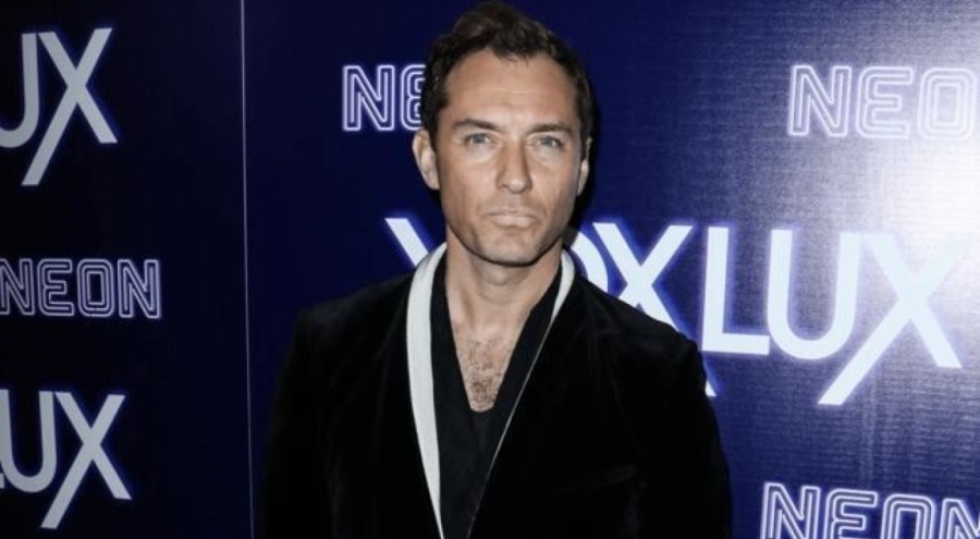 Jude Law: Rol için kan, dışkı ve ter kokulu bir parfüm kullandım!