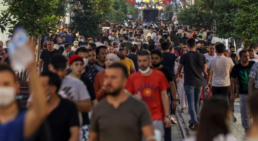 Türkiye'de 4 milyon 990 bin 663 yabancı yaşıyor