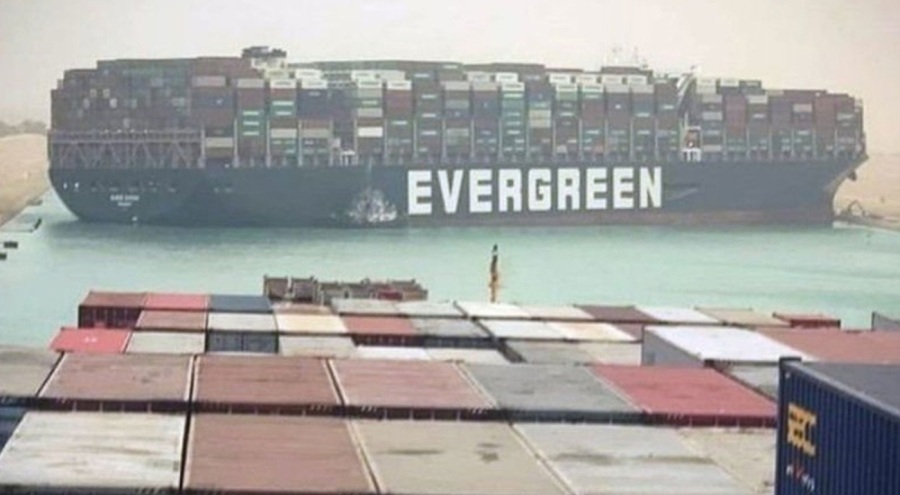 Mısır'da bir gemi karaya oturdu