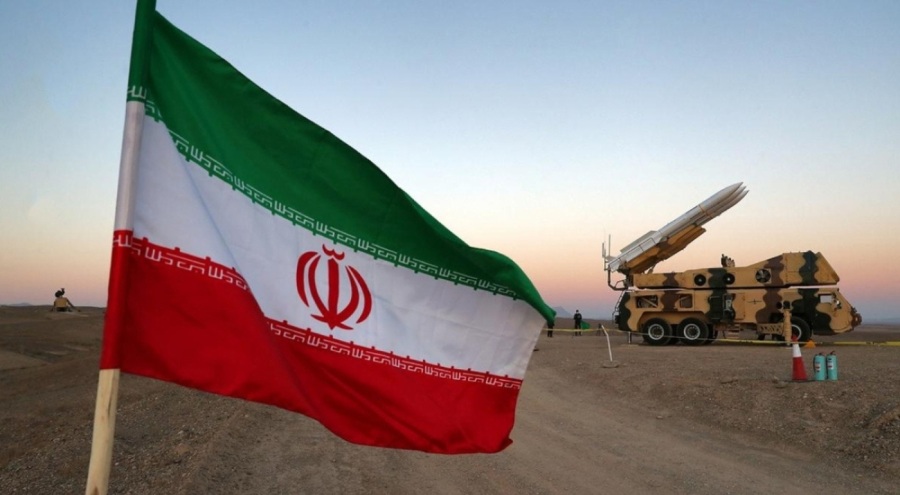 İran yeni balistik füzesini tanıttı